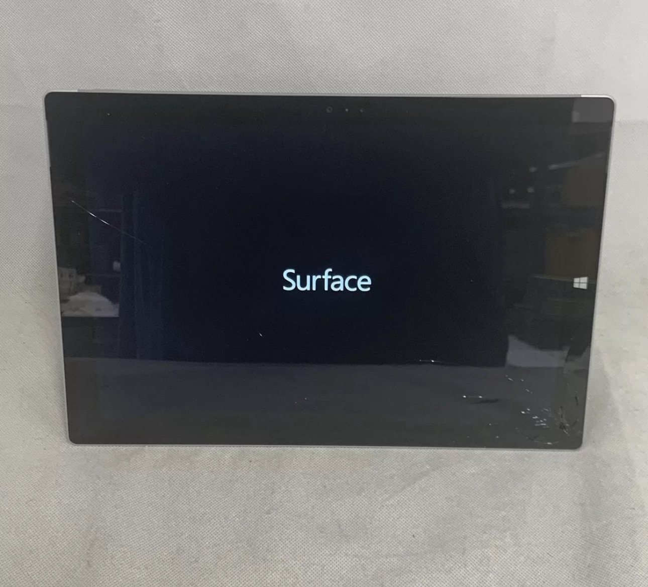 Microsoft surface Pro 3 12.3 Inch Tablet - Intel Core i5 4300U, 4GB RAM, 128GB (Damaged screen) image 3