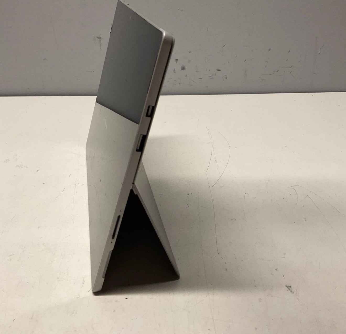 Microsoft Surface Pro 4 12.3 inch (128GB) Tablet with charger - Used Good image 3