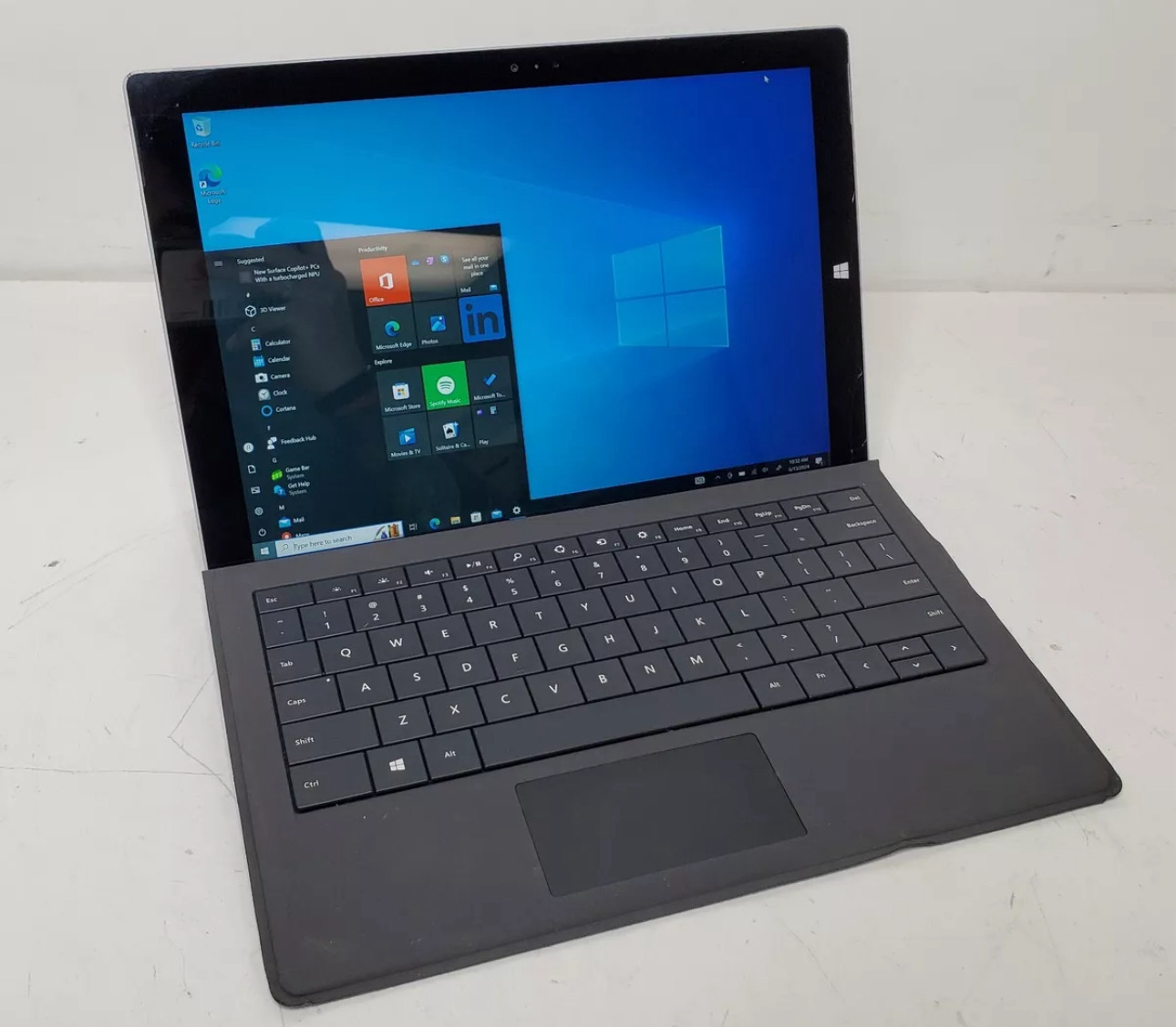 Microsoft Surface Pro 3 - Intel Core i5 4300U 2.50GHz, 4GB DDR3, 128GB SSD, Windows 10