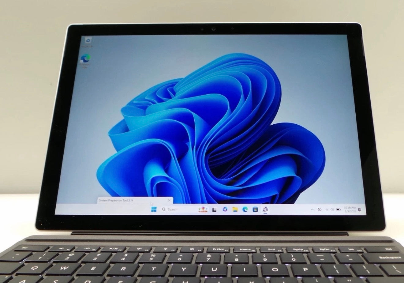 Microsoft Surface Pro 4 12.3 inch - Intel i7-6600U, 8GB RAM, 256GB SSD (bad touchscreen) image 1