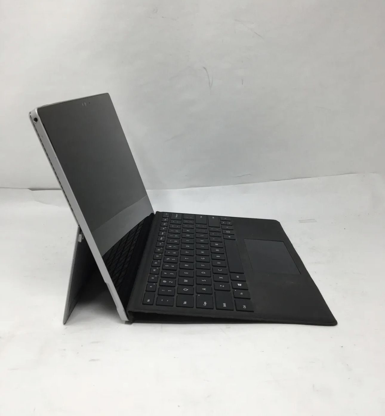 Microsoft Surface Pro 4 12.3 Inch - Intel Core i5, 4GB RAM, 128GB SSD, Burn Screen