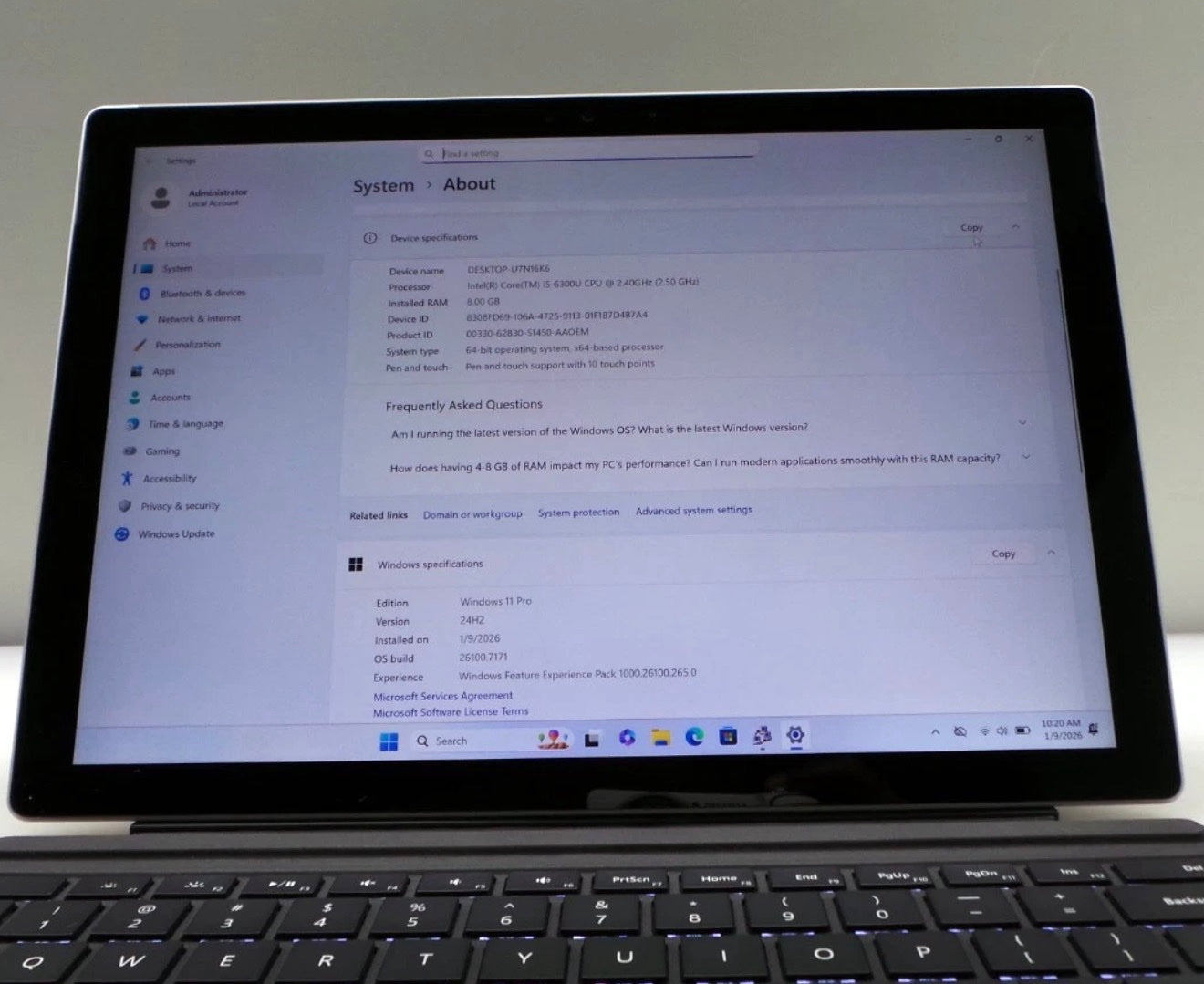 Microsoft Surface Pro 4 12.3 inch - Intel i7-6600U, 8GB RAM, 256GB SSD (bad touchscreen) image 2
