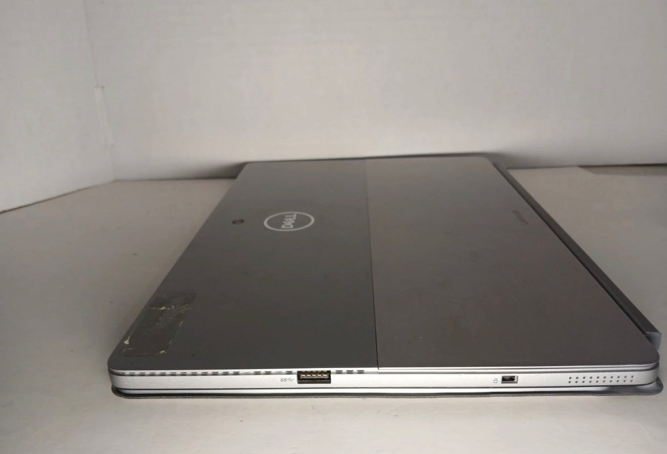 Dell Latitude 7210 2-in-1 Tablet / Laptop - Intel Core i7-1061U, 16GB RAM, 512GB SSD image 6