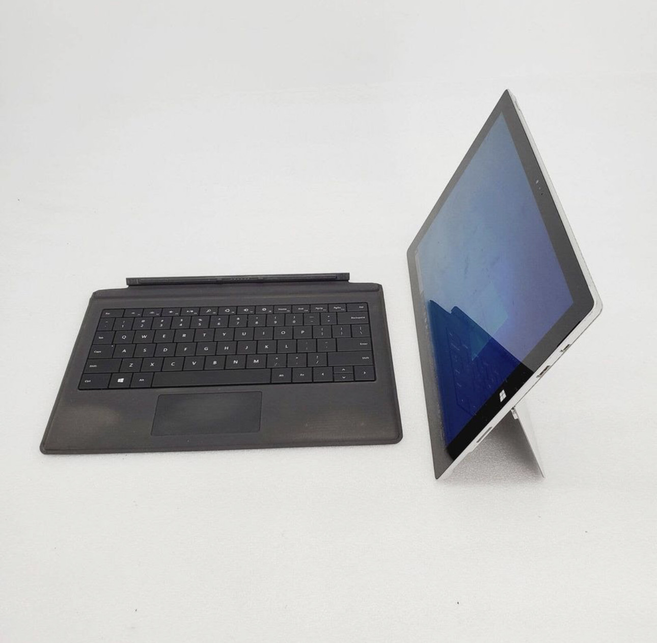 Microsoft Surface Pro 3 12.3 Inch Intel Core i5, 4GB RAM, 128GB SSD, Windows 10