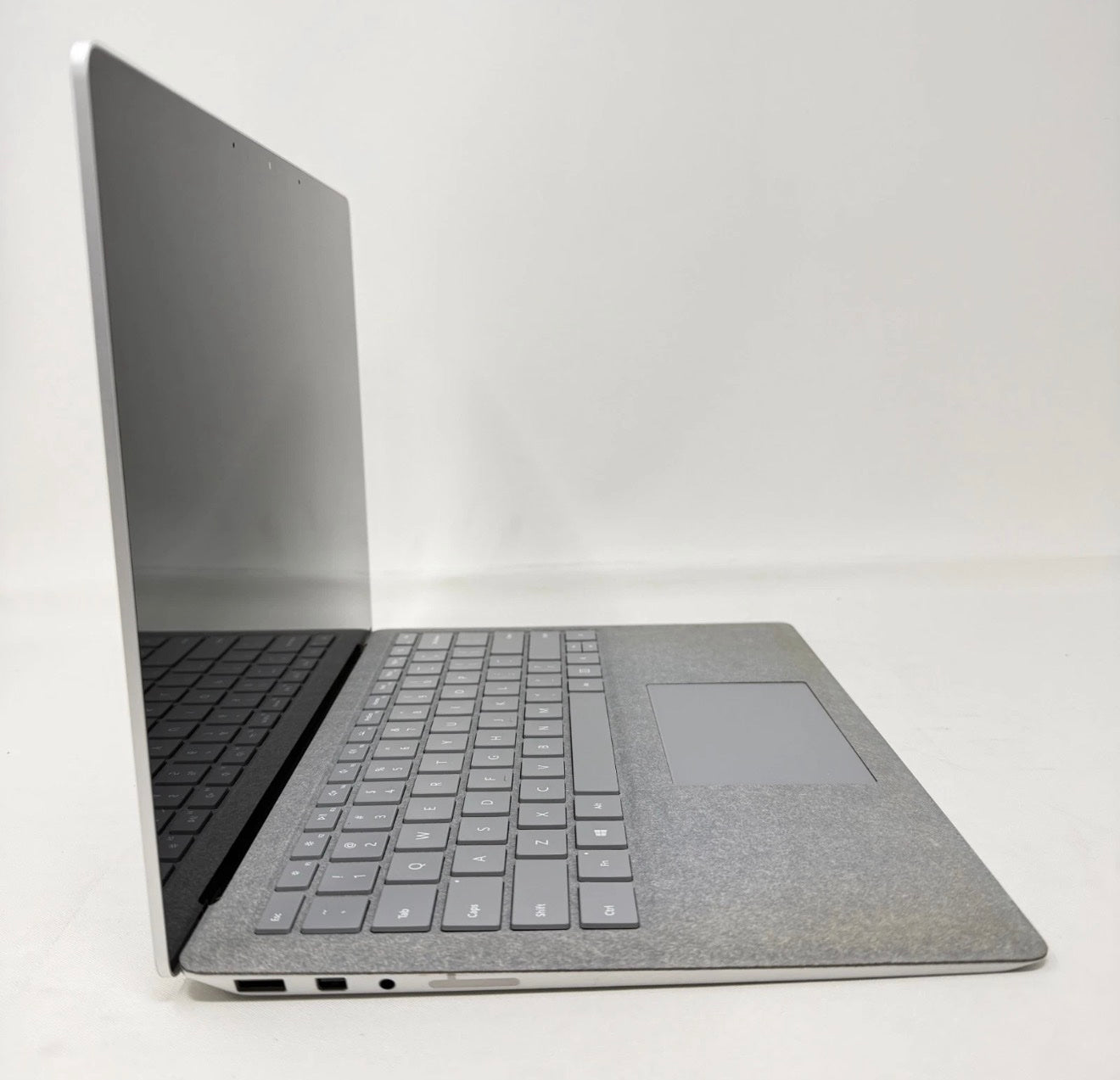 Microsoft Surface Laptop 2 – 13.5" | Intel Core i5-8350U | 8GB RAM | 128GB SSD | Windows 11 image 3