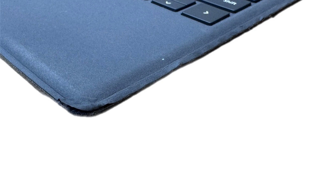 Microsoft Surface Pro 4 1724 12.3 inch - Intel i5-6300U, 8GB RAM, 256GB with type cover + Pen
