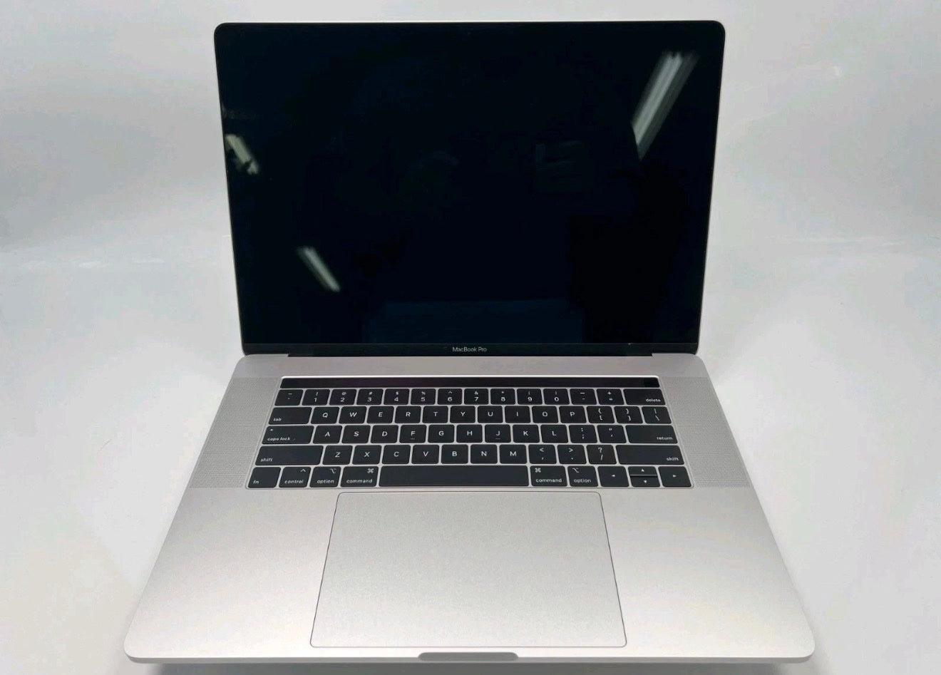 Apple MacBook Pro Laptop - 2.20 GHz i7-8750H 16GB 256GB SSD - A1990 2018 15" inch (Used) image 1